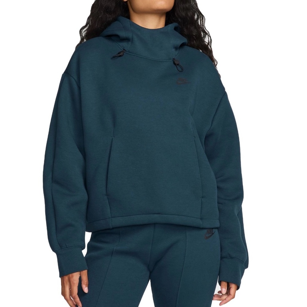 Nike Women's Sportswear Tech
Fleece Oversized Hoodie